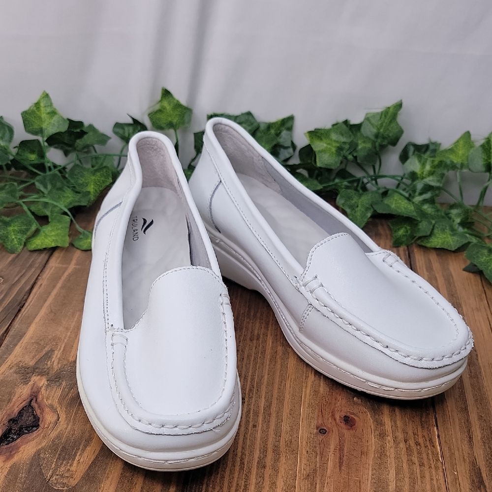 Truland. White Leather Women's Loafers. Size 8-8.5. Like New